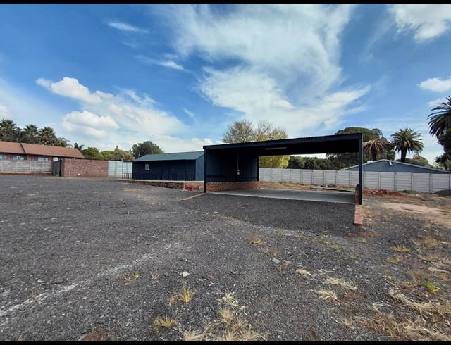 8,499M² INDUSTRIAL YARD TO LET IN BREDELL